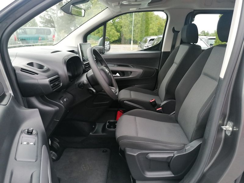 Toyota ProAce City Verso (2021) 1.2 T 7-míst Long,Shuttle - fotka 9 z 26