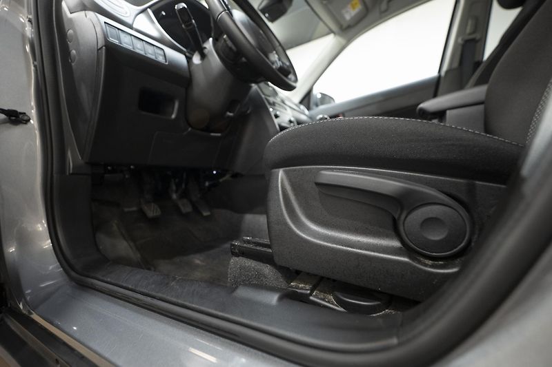 Suzuki Vitara (2023) Hybrid 1.4 95 kW - fotka 23 z 34