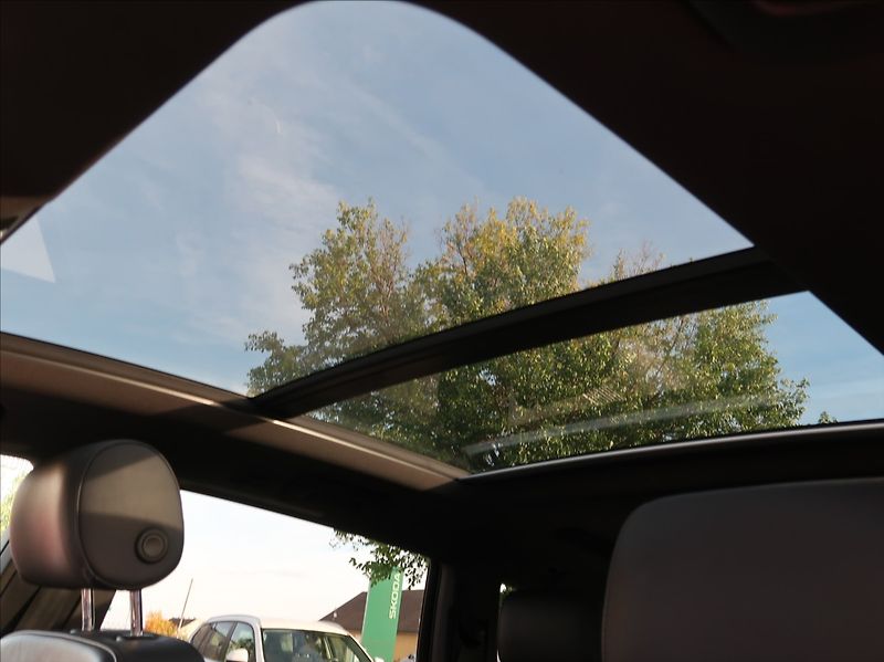 Audi Q7 3,0 TDi,176kW,NovéČR,7míst - fotka 17 z 31
