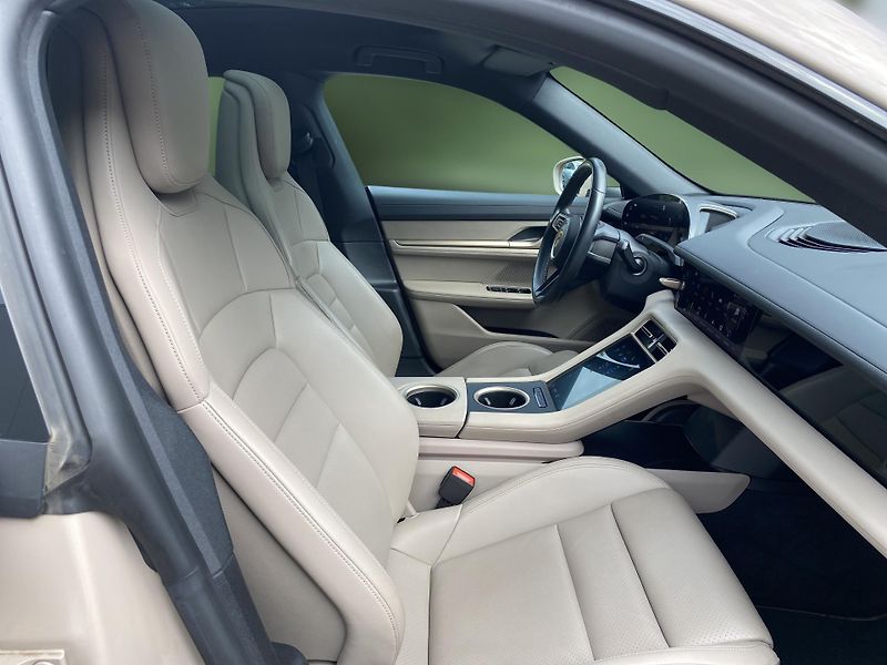 Porsche Taycan Taycan 4S - fotka 20 z 25