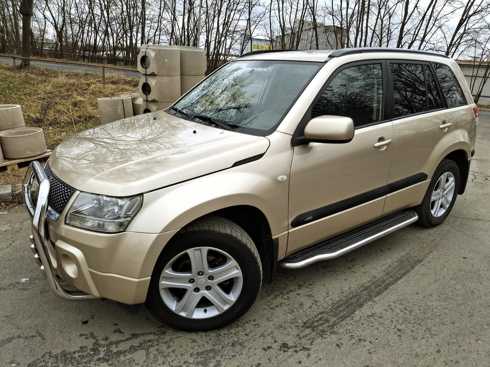 Suzuki Grand Vitara 2.0 benzin  Rezervace