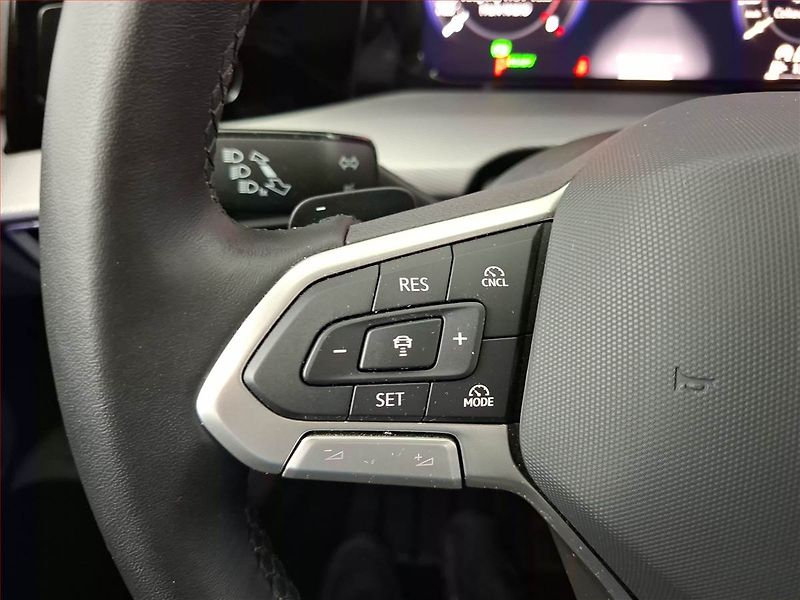 Volkswagen Golf (2024) 1.5 eTSI - fotka 18 z 22