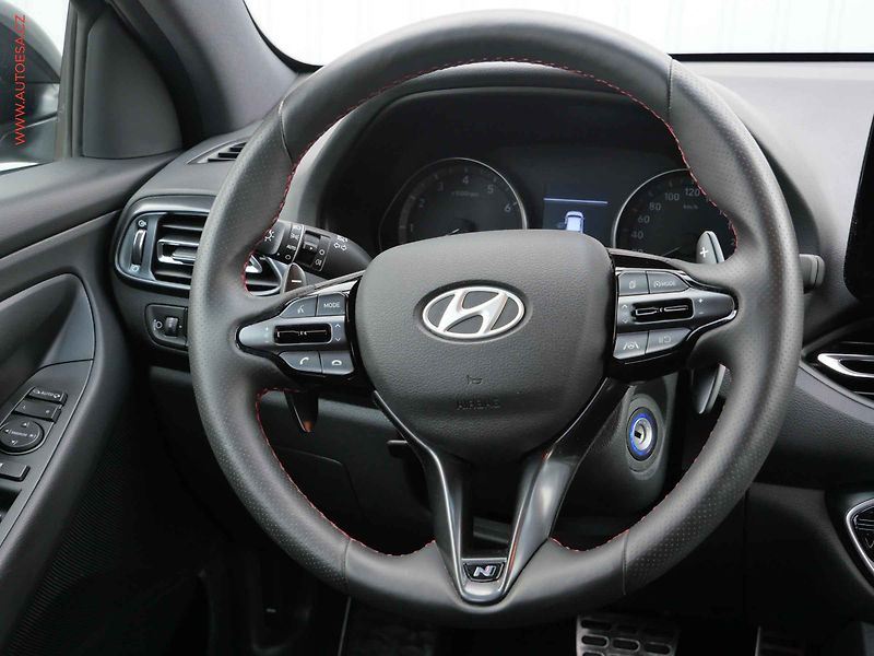 Hyundai i30 (2023) 1.5T-GDi, 1.maj,ČR, AT, LED - fotka 11 z 28