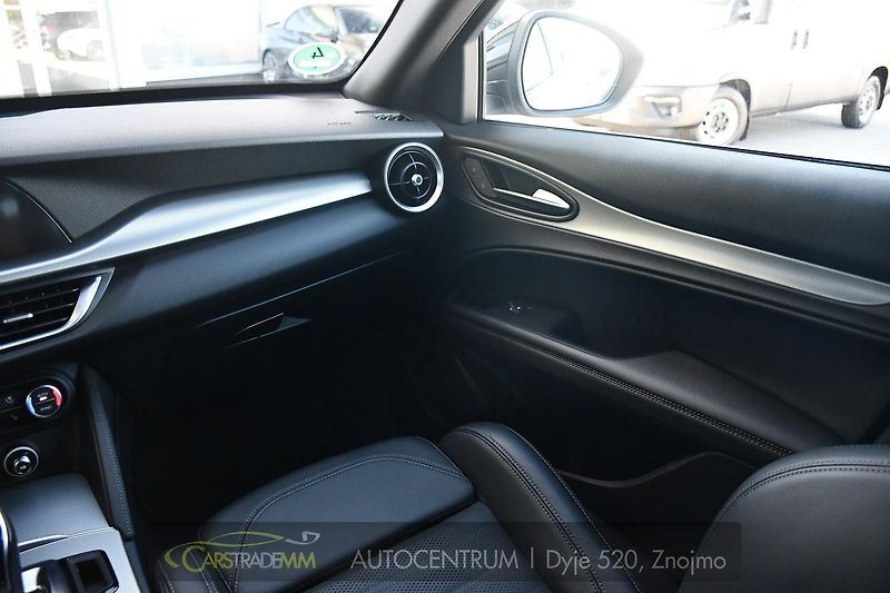 Alfa Romeo Stelvio 2.2D 154kW VELOCE AT8 Q4 - fotka 22 z 51