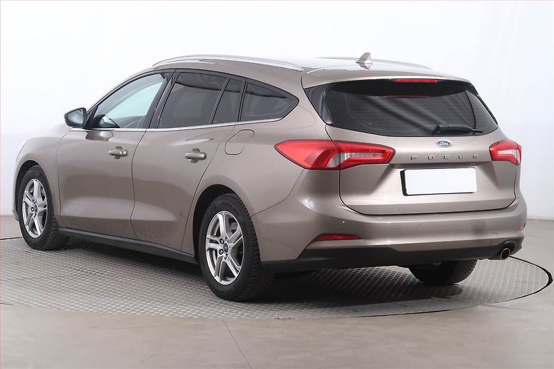 Ford Focus (2018) 1.0 EcoBoost, Tempomat - fotka 4 z 14