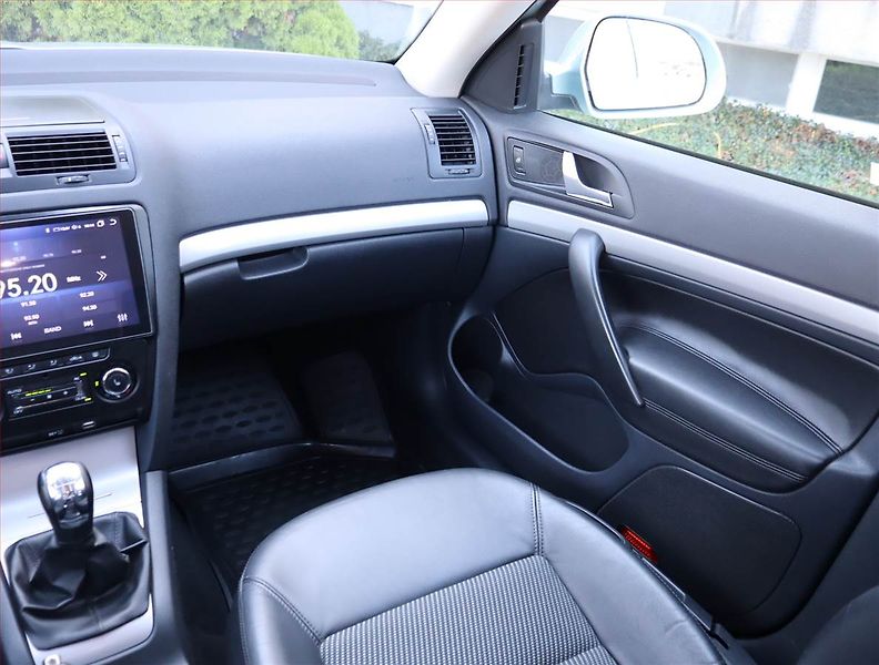 Škoda Octavia (2010) 1.2 TSI, Navi, Tempomat - fotka 8 z 16