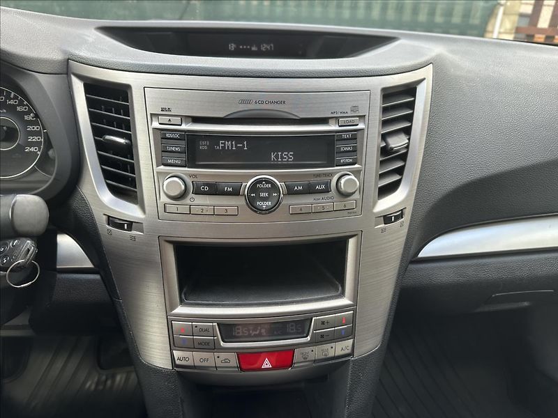 Subaru Legacy 2,0 Serviska 4X4 - fotka 16 z 21