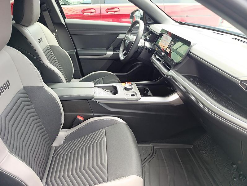 Jeep Compass (2026) First Edition e-Hybrid 145k - fotka 8 z 27