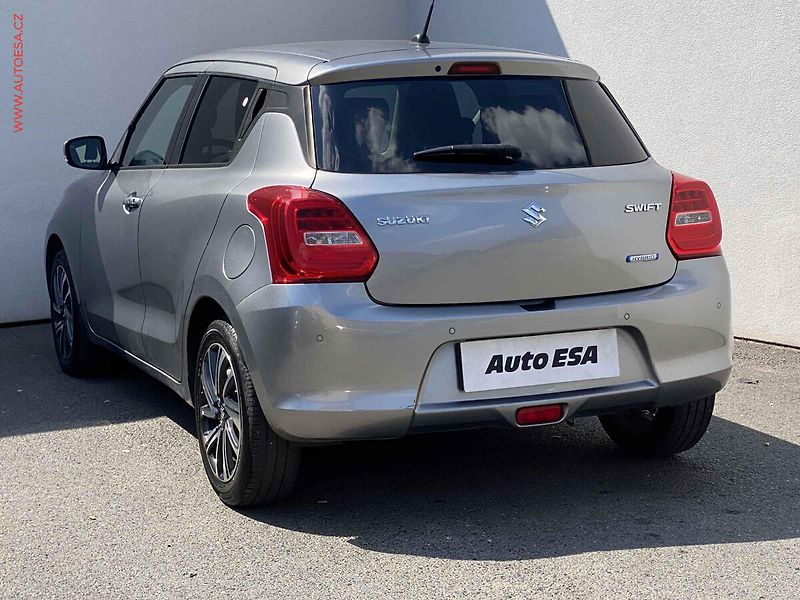 Suzuki Swift (2022) 1.2i HYBRID, Navi, kamera - fotka 6 z 17