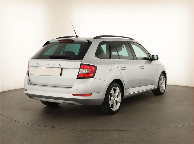 Škoda Fabia (2022) 1.0 TSI, Automat, Tempomat - fotka 5 z 12