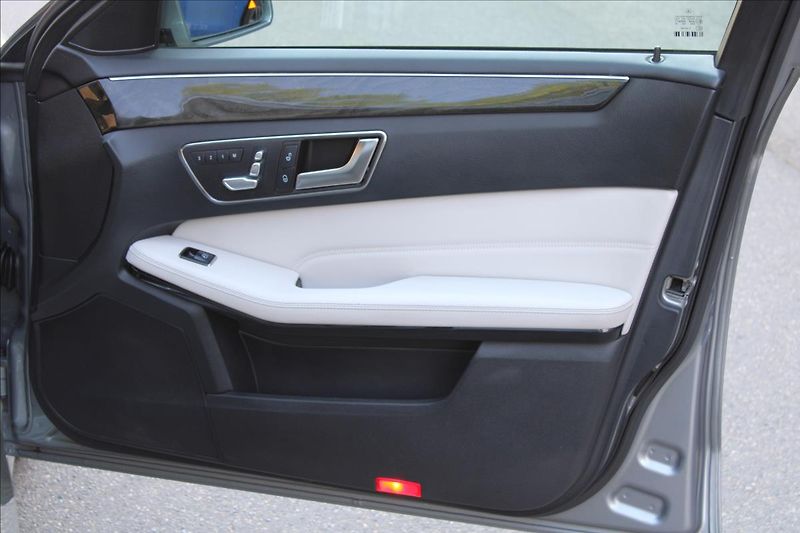 Mercedes-Benz Třídy E 350CDI 4M/ACC/KEYLESS/DPH - fotka 35 z 46