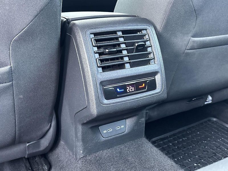 Volkswagen Golf (2023) Variant 1.5 TSI Life - fotka 24 z 31