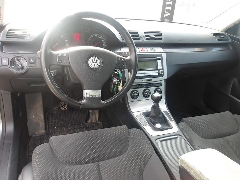 Volkswagen Passat 2,0FSi - fotka 24 z 42