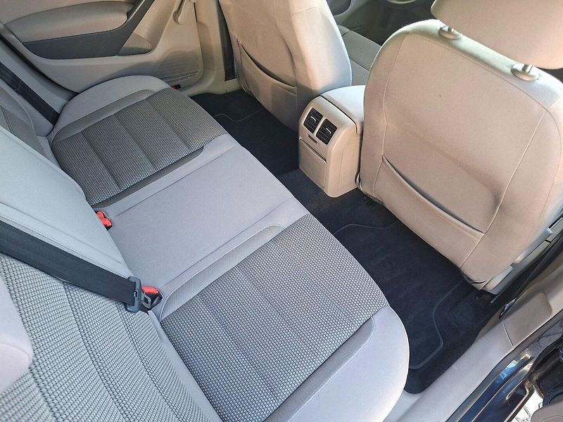 Volkswagen Golf (2009) 2.0TDI 103kW 4MOT -TAŽ.ZAŘ. - fotka 27 z 44