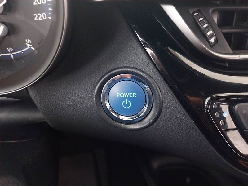 Toyota C-HR (2018) 1.8 Hybrid - fotka 19 z 21