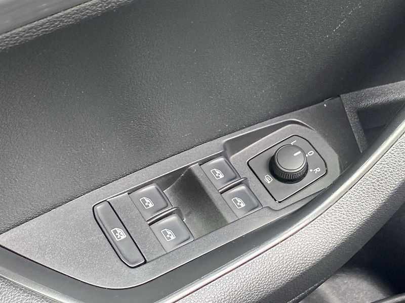 Škoda Karoq (2019) 2.0 TDI 4x4 Ambition Plus - fotka 17 z 31