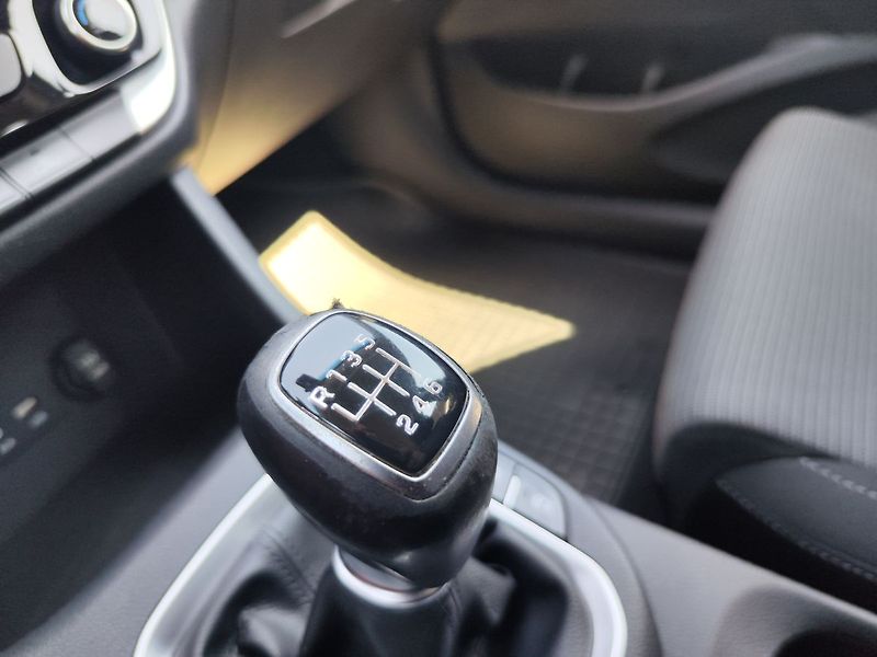 Hyundai i30 1.4i/73kW Trikolor Komfort - fotka 16 z 29
