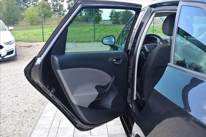 Seat Ibiza 1,6 TDI 66KW PO SERVISE 2XKOLA - fotka 27 z 48