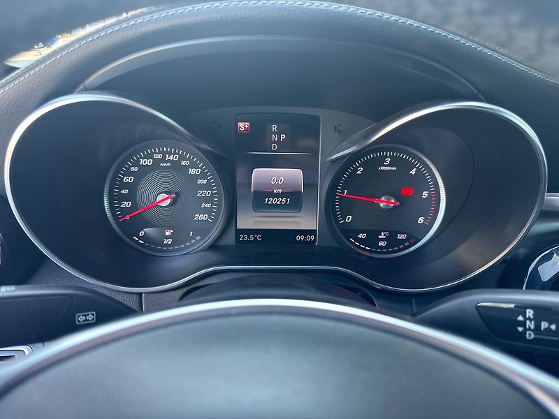 Mercedes-Benz Třídy C AMG paket 250d 4MATIC - fotka 10 z 19