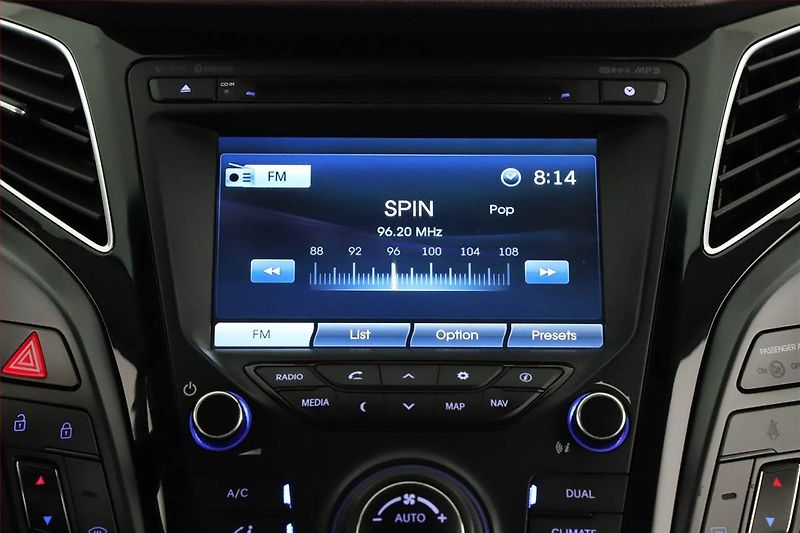 Hyundai i40 (2013) 2.0 GDI, Automat, Navi, Xenony - fotka 12 z 20