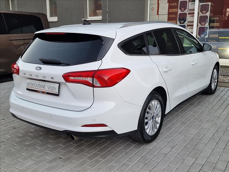 Ford Focus 1.5TDCI Titanium,ČR,1.Majitel - fotka 10 z 46