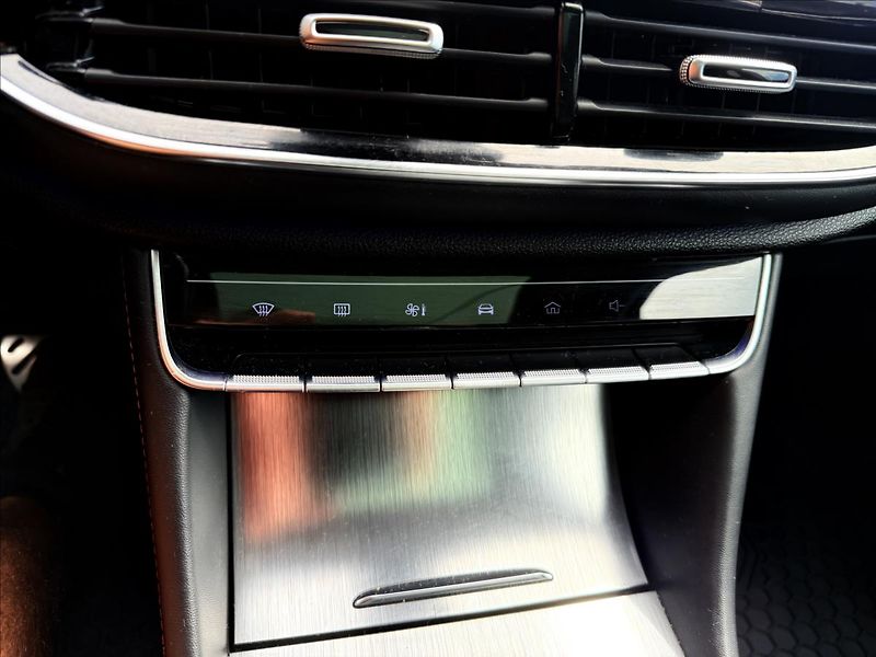MG EHS 1,5 PHEV LUXURY - fotka 15 z 31