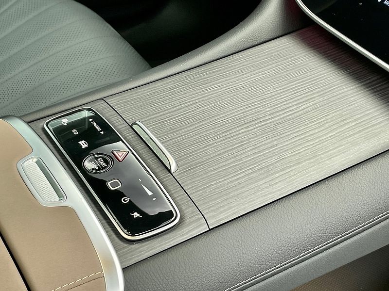 Mercedes-Benz EQS (2025) 450 4MATIC Linie AMG - fotka 20 z 29