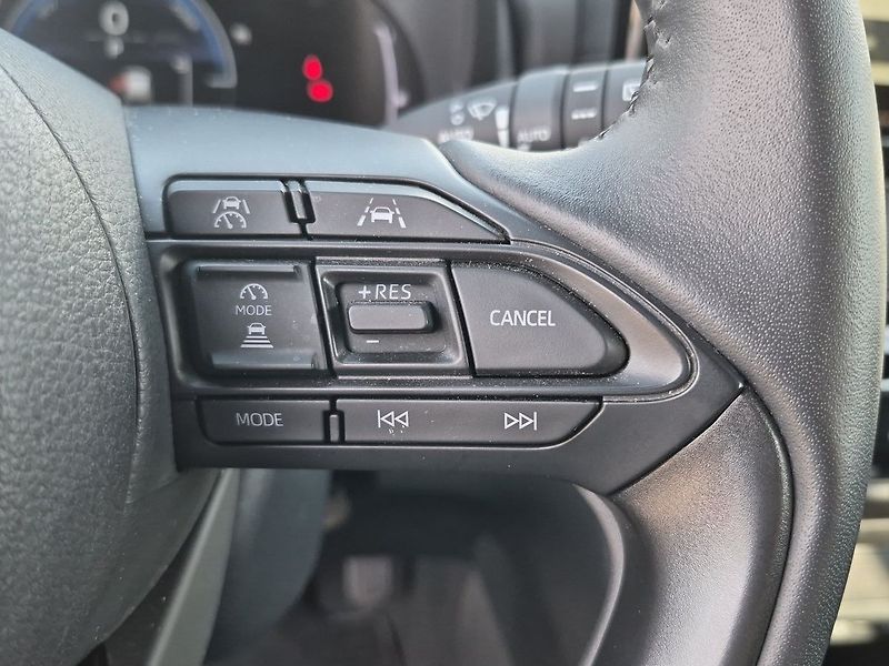 Toyota Yaris Cross 1,5 HEV FWD Style 85kW - fotka 17 z 26