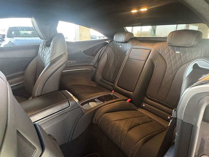 Mercedes-Benz Třídy S 560 4MATIC kupé - fotka 16 z 19