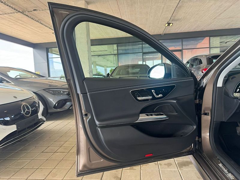 Mercedes-Benz Třídy E E 220d 4MATIC - fotka 11 z 20