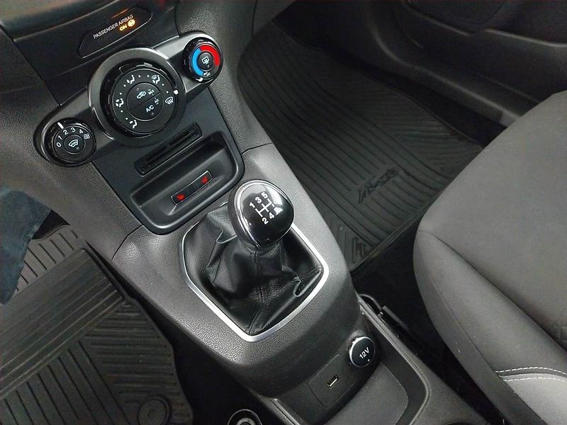 Ford Fiesta (2017) 1.0 EcoBoost, Vyhř. sedaček - fotka 13 z 17