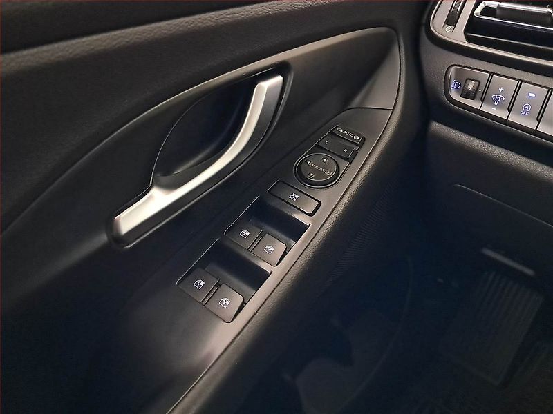 Hyundai i30 (2021) 1.5 T-GDI MHEV, Automat, ČR - fotka 17 z 18