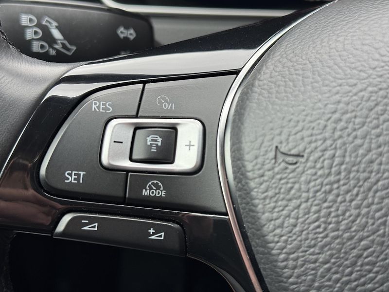 Volkswagen Golf (2017) 2.0TDi MAN Highline+, DPH, ACC - fotka 27 z 49