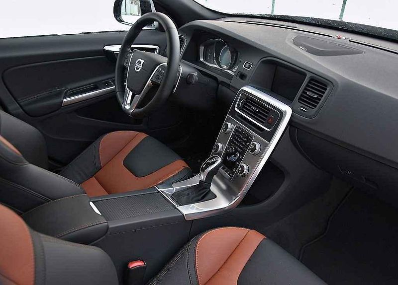 Volvo S60 Cross Country.