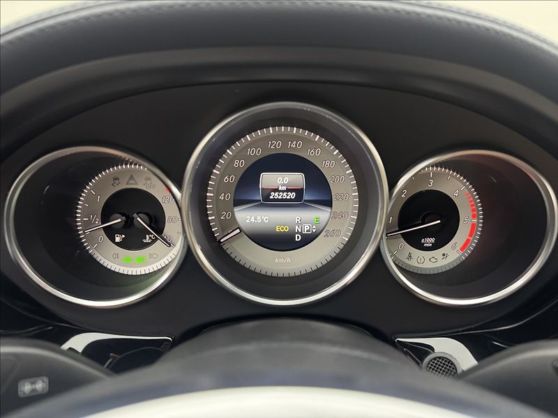 Mercedes-Benz CLS 3,0 DPH 4X4 H/K AMG LED ACC ČR - fotka 14 z 59