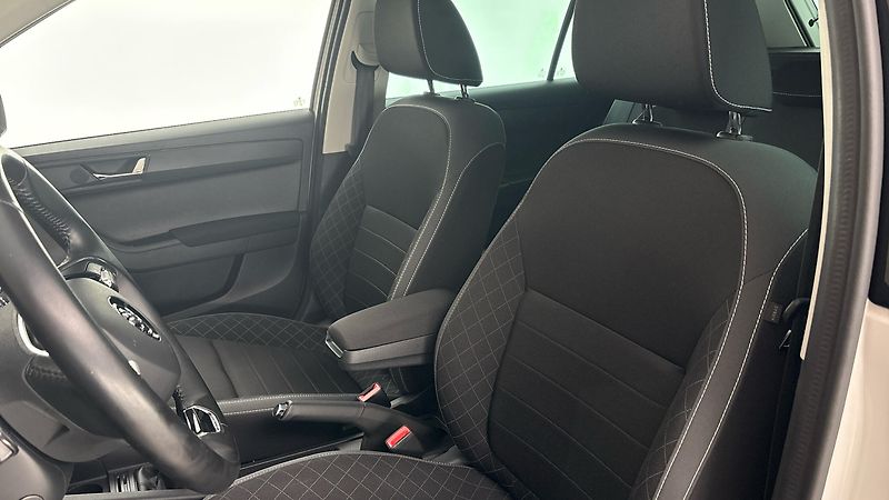 Škoda Fabia 1.0 TSI Ambition Combi - fotka 15 z 24