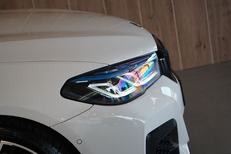 BMW Řada 5 M550i xDrive, Nezávislé, Laser - fotka 7 z 50
