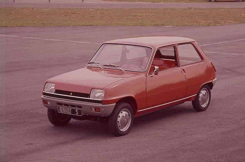 Renault 5 potěší svým vzhledem i jízdními vlastnostmi