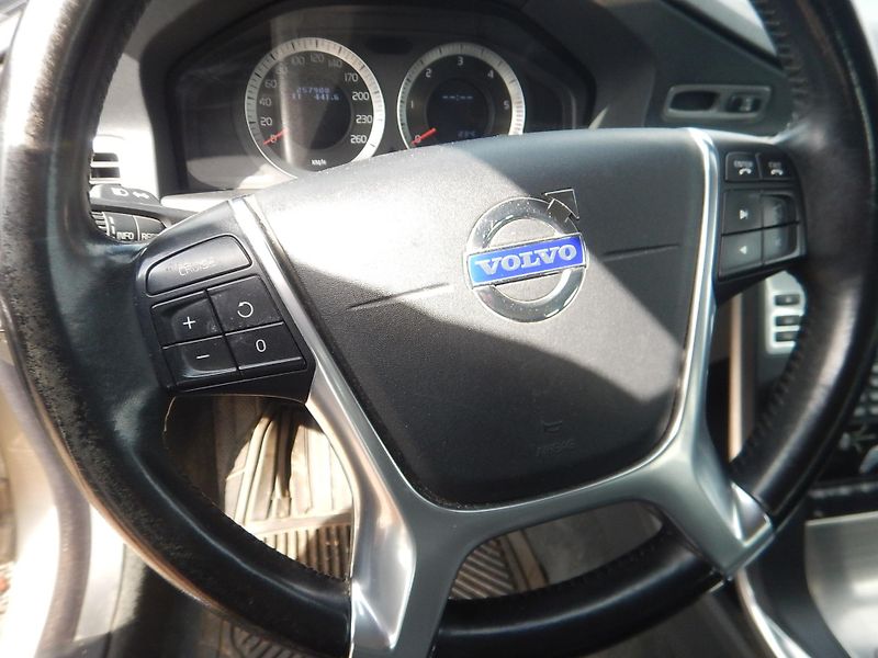 Volvo V70 D3 2.0 D, AUT, 120 kW  - fotka 19 z 31