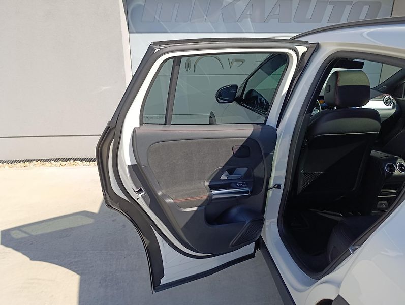 Mercedes-Benz EQA 250+ AMG 140kW ČR PANO  - fotka 29 z 34