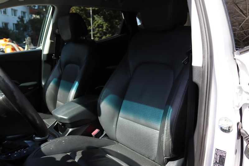Hyundai Santa Fe Santa Fe 2.2 CRDi 4x4 ČR 1.MAJ - fotka 27 z 59