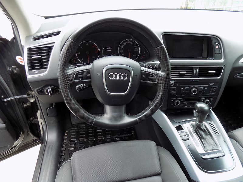 Audi Q5 (2010) 2.0TDI/4x4/Bi-xenon/LED/ - fotka 23 z 38