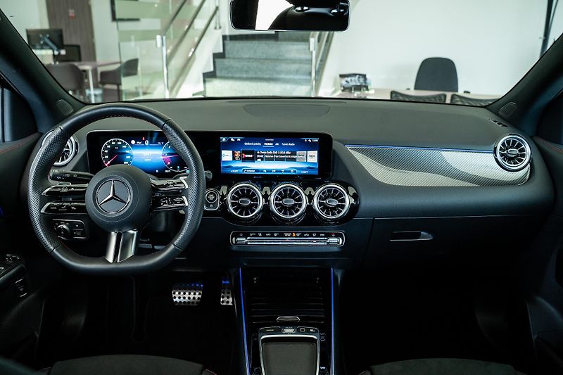 Mercedes-Benz GLA (2025) 200 d 4M/AMGPREMIUM/360/ESP - fotka 12 z 18