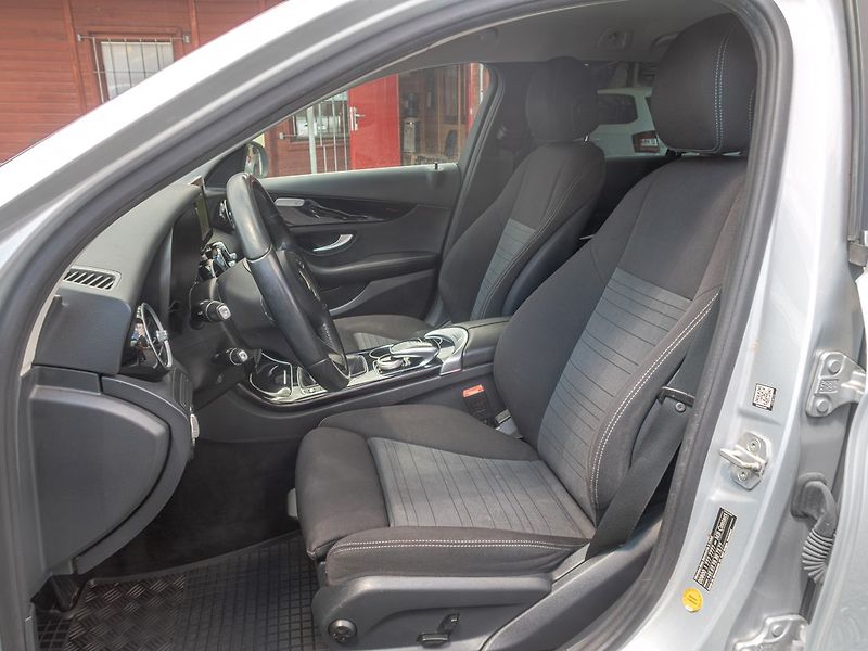 Mercedes-Benz Třídy C (2019) 220CDI LED – NAVIGACE - fotka 17 z 58
