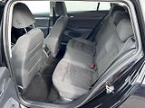 Volkswagen Golf (2023) 1.5 TSI 110kW Style - náhled 25