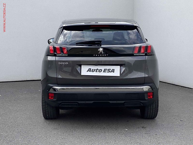 Peugeot 3008 (2023) 1.2 PT, Allure, navi, kamera - fotka 5 z 16