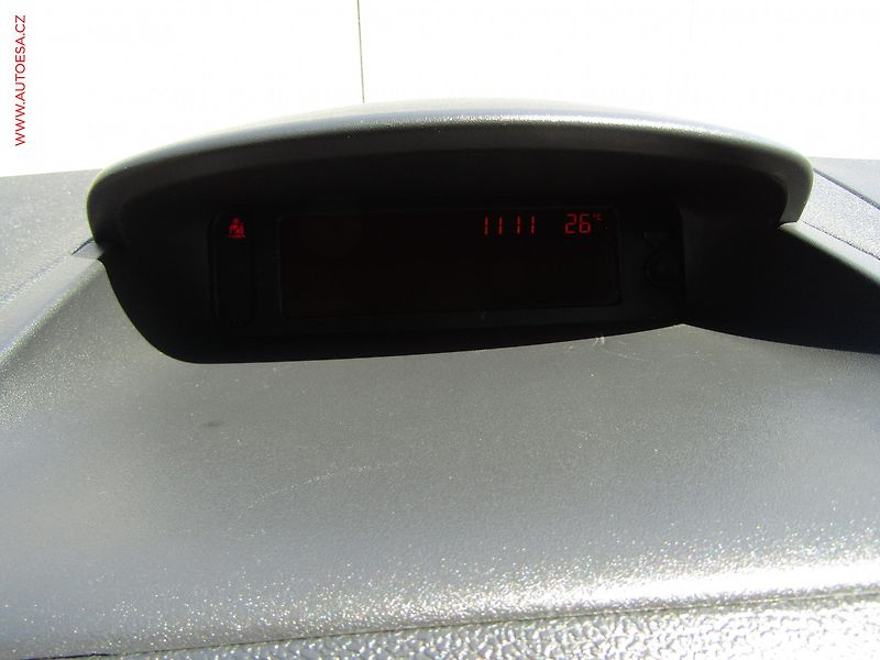 Renault Clio (2009) 1.5 dCi, ČR, AC, el. výbava - fotka 15 z 18