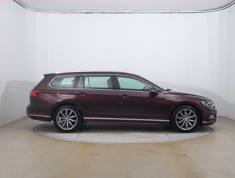 Volkswagen Passat (2018) R-Line 2.0 TDI, 4X4, Automat - fotka 6 z 21