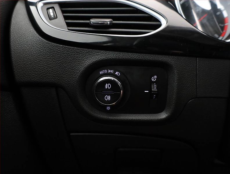 Opel Astra (2017) 1.4 T, Navi, Tempomat - fotka 14 z 17