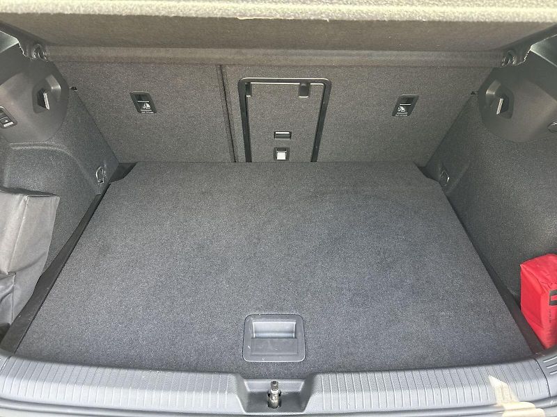 Volkswagen Golf (2023) 2.0 TSI DSG GTI - fotka 27 z 32